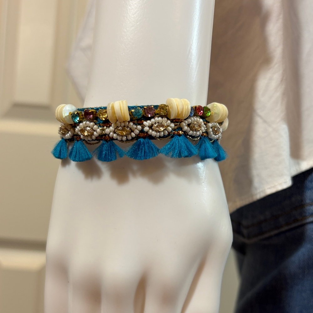 Elegant Blue and Cream Beaded Bracelet